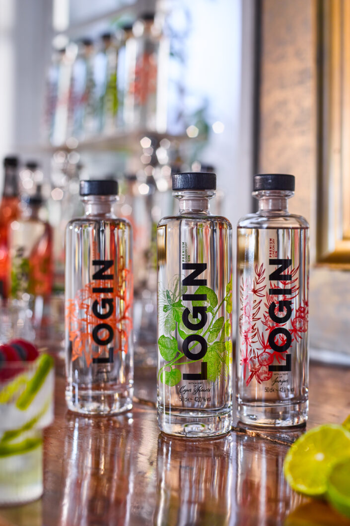 login-gin-articus-roettgen-articusroettgen-alkohol-produktfotografie-gintonic-flaschen-bar-drinks-brohlluetzing-koeln-frankfurt-koblenz